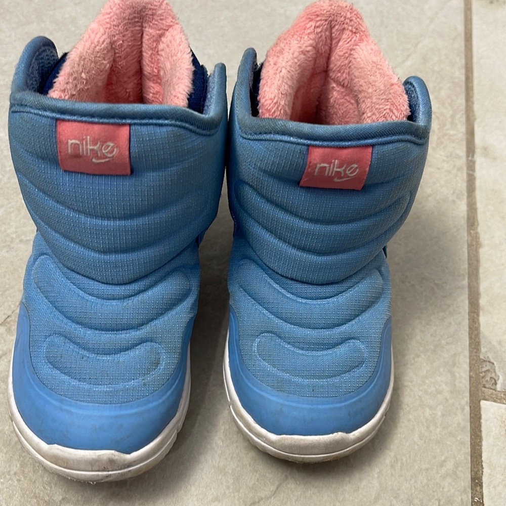 Kids Nike - size 8c
